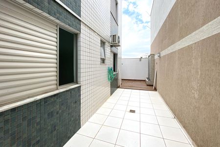 Apartamento à venda com 157m², 3 quartos e 2 vagas Apartamento à venda com 157m², 3 quartos e 2 vagasVaranda