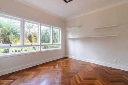 Casa para alugar com 430m², 4 quartos e 6 vagas