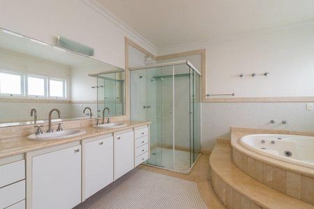Casa para alugar com 430m², 4 quartos e 6 vagas