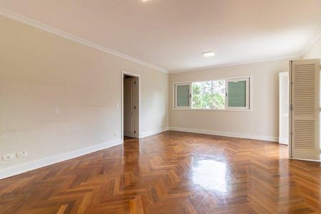 Casa para alugar com 430m², 4 quartos e 6 vagas