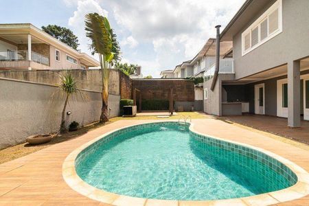 Casa para alugar com 430m², 4 quartos e 6 vagas