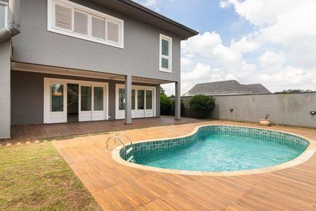 Casa para alugar com 430m², 4 quartos e 6 vagas