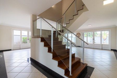 Casa para alugar com 430m², 4 quartos e 6 vagas