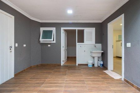 Casa para alugar com 430m², 4 quartos e 6 vagas