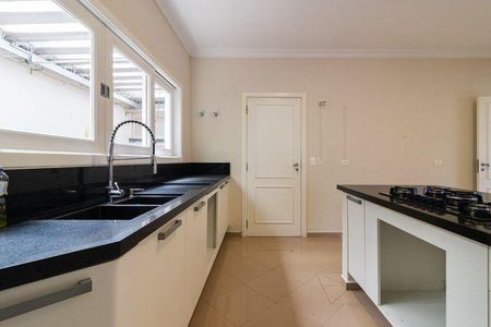 Casa para alugar com 430m², 4 quartos e 6 vagas
