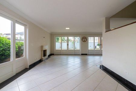 Casa para alugar com 4 quartos, 430m² em Residencial Morada dos Lagos, Barueri