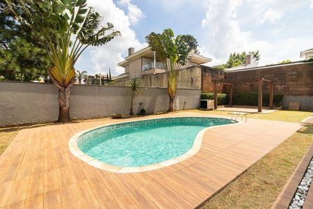 Casa para alugar com 430m², 4 quartos e 6 vagas