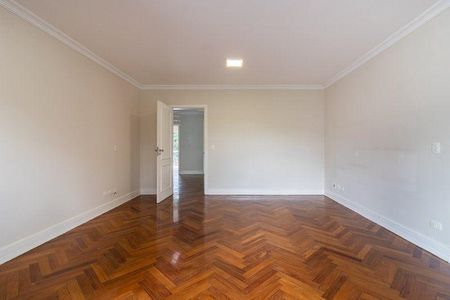 Casa para alugar com 430m², 4 quartos e 6 vagas