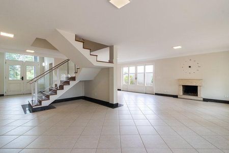 Casa para alugar com 430m², 4 quartos e 6 vagas