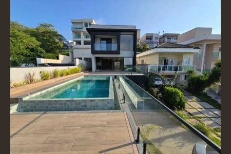 Casa à venda com 310m², 3 quartos e 4 vagas