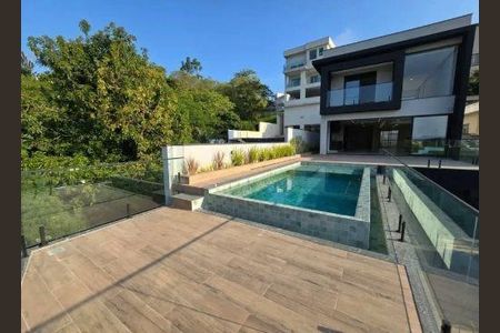 Casa à venda com 310m², 3 quartos e 4 vagas