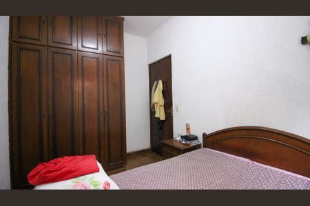 Casa à venda com 330m², 4 quartos e 4 vagas Casa à venda com 330m², 4 quartos e 4 vagasQuarto 1