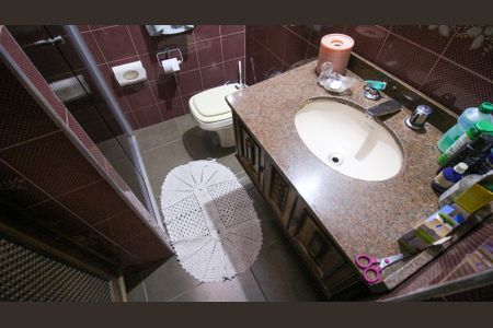 Casa à venda com 330m², 4 quartos e 4 vagas Casa à venda com 330m², 4 quartos e 4 vagasBanheiro