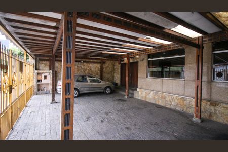 Casa à venda com 330m², 4 quartos e 4 vagas Casa à venda com 330m², 4 quartos e 4 vagasÁrea externa