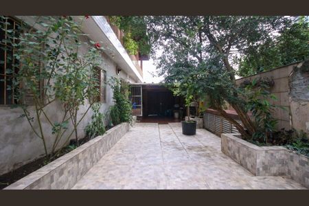 Casa à venda com 330m², 4 quartos e 4 vagas Casa à venda com 330m², 4 quartos e 4 vagasÁrea externa