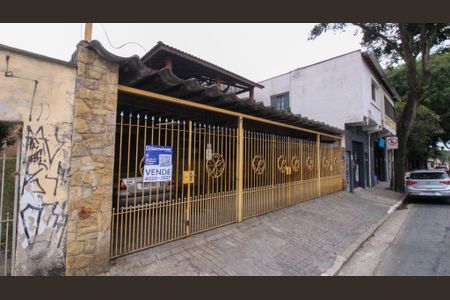 Casa à venda com 330m², 4 quartos e 4 vagas Casa à venda com 330m², 4 quartos e 4 vagasFachada
