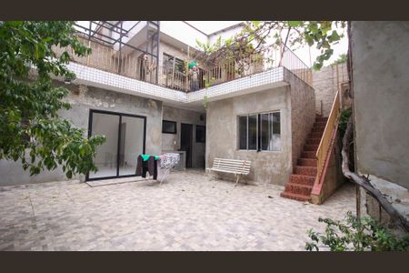 Casa à venda com 330m², 4 quartos e 4 vagas Casa à venda com 330m², 4 quartos e 4 vagasÁrea externa