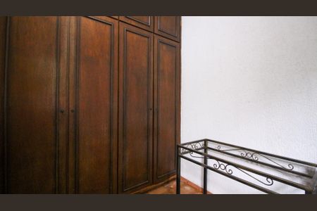 Casa à venda com 330m², 4 quartos e 4 vagas Casa à venda com 330m², 4 quartos e 4 vagasQuarto 4