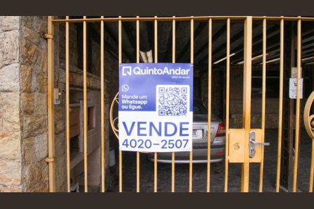 Casa à venda com 330m², 4 quartos e 4 vagas Casa à venda com 330m², 4 quartos e 4 vagasPlaca
