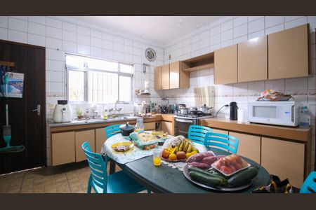 Casa à venda com 330m², 4 quartos e 4 vagas Casa à venda com 330m², 4 quartos e 4 vagasCozinha