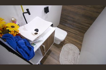 Casa à venda com 330m², 4 quartos e 4 vagas Casa à venda com 330m², 4 quartos e 4 vagasBanheiro da Área comum