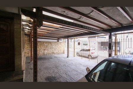 Casa à venda com 330m², 4 quartos e 4 vagas Casa à venda com 330m², 4 quartos e 4 vagasÁrea externa
