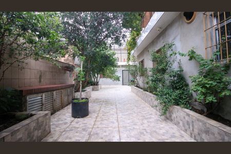 Casa à venda com 330m², 4 quartos e 4 vagas Casa à venda com 330m², 4 quartos e 4 vagasÁrea externa
