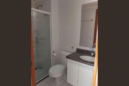 Banheiro de apartamento para alugar com 1 quarto, 51m² em Caminho das Árvores, Salvador