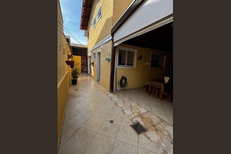Casa à venda com 131m², 3 quartos e 4 vagas