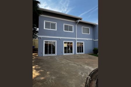 Casa à venda com 131m², 3 quartos e 4 vagas