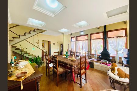Casa de Condomínio à venda com 4 quartos, 300m² em Residencial das Estrelas, Barueri