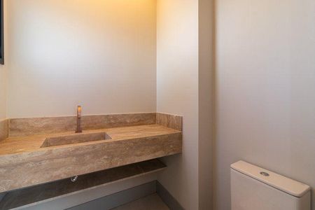 Casa à venda com 4 quartos, 309m² em Suru, Barueri
