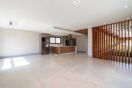 Casa à venda com 4 quartos, 309m² em Suru, Barueri
