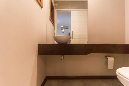 Casa de condomínio para alugar com 270m², 3 quartos e 2 vagas Casa de condomínio para alugar com 270m², 3 quartos e 2 vagasLavabo