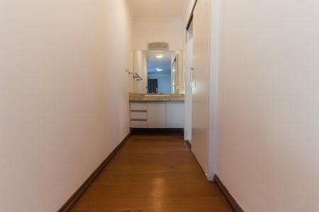 Casa de condomínio para alugar com 270m², 3 quartos e 2 vagas Casa de condomínio para alugar com 270m², 3 quartos e 2 vagasBanheiro da Suíte