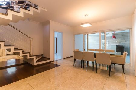 Casa de condomínio para alugar com 270m², 3 quartos e 2 vagas Casa de condomínio para alugar com 270m², 3 quartos e 2 vagasSala de Jantar
