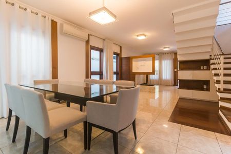Casa de condomínio para alugar com 270m², 3 quartos e 2 vagas Casa de condomínio para alugar com 270m², 3 quartos e 2 vagasSala de Jantar