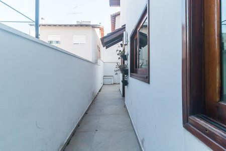 Casa de condomínio para alugar com 270m², 3 quartos e 2 vagas Casa de condomínio para alugar com 270m², 3 quartos e 2 vagasCorredor Lateral