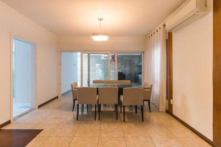 Casa de condomínio para alugar com 270m², 3 quartos e 2 vagas Casa de condomínio para alugar com 270m², 3 quartos e 2 vagasSala de Jantar