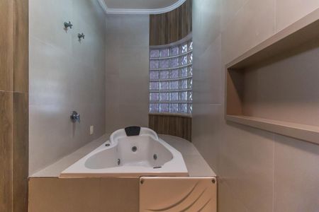 Casa de condomínio para alugar com 270m², 3 quartos e 2 vagas Casa de condomínio para alugar com 270m², 3 quartos e 2 vagasBanheiro da Suíte