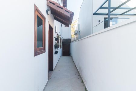 Casa de condomínio para alugar com 270m², 3 quartos e 2 vagas Casa de condomínio para alugar com 270m², 3 quartos e 2 vagasCorredor Lateral