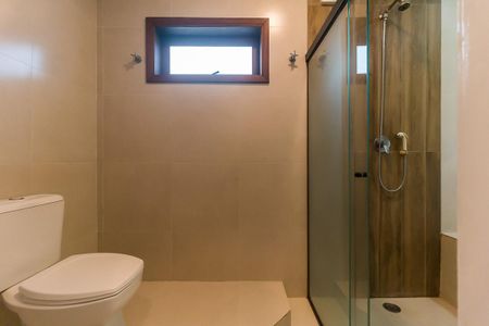 Casa de condomínio para alugar com 270m², 3 quartos e 2 vagas Casa de condomínio para alugar com 270m², 3 quartos e 2 vagasBanheiro da Suíte