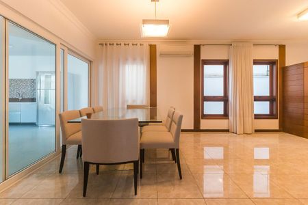 Casa de condomínio para alugar com 270m², 3 quartos e 2 vagas Casa de condomínio para alugar com 270m², 3 quartos e 2 vagasSala de Jantar