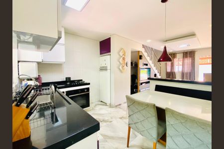 Casa à venda com 72m², 2 quartos e 1 vaga