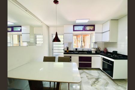 Casa à venda com 72m², 2 quartos e 1 vaga
