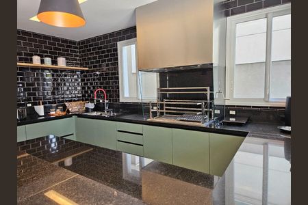 Casa à venda com 440m², 4 quartos e 4 vagas