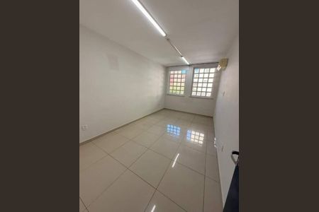 Casa à venda com 154m², 4 quartos e sem vaga