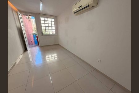 Casa à venda com 154m², 4 quartos e sem vaga