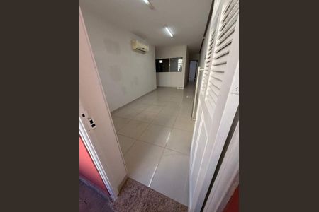 Casa à venda com 154m², 4 quartos e sem vaga