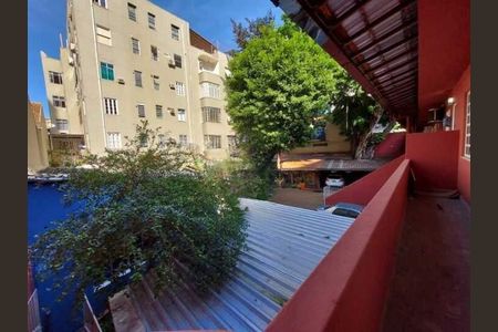 Casa à venda com 154m², 4 quartos e sem vaga